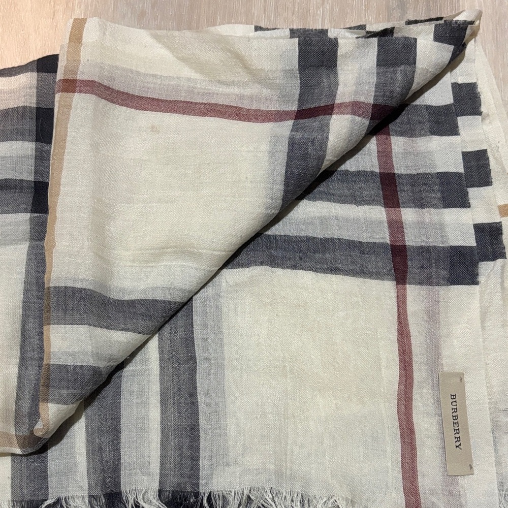 Burberry Authentic Giant Checkered Scarf in Cream and Black